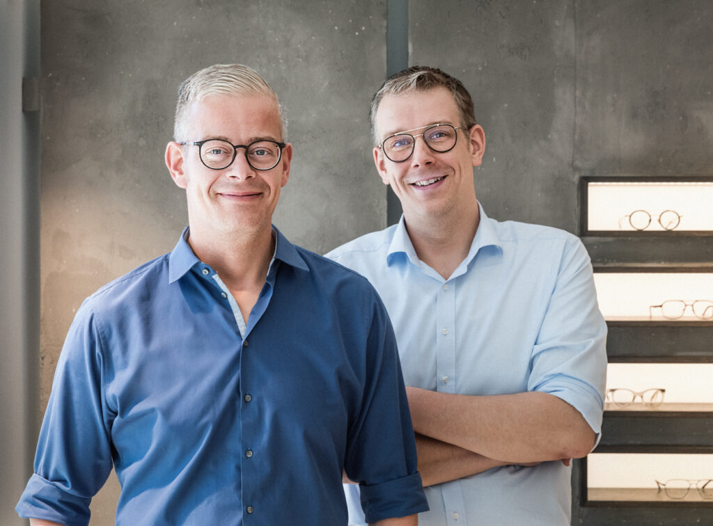 Portrait von Frank und Sven Winkler, aufgenommen in der Filiale von Wittlich